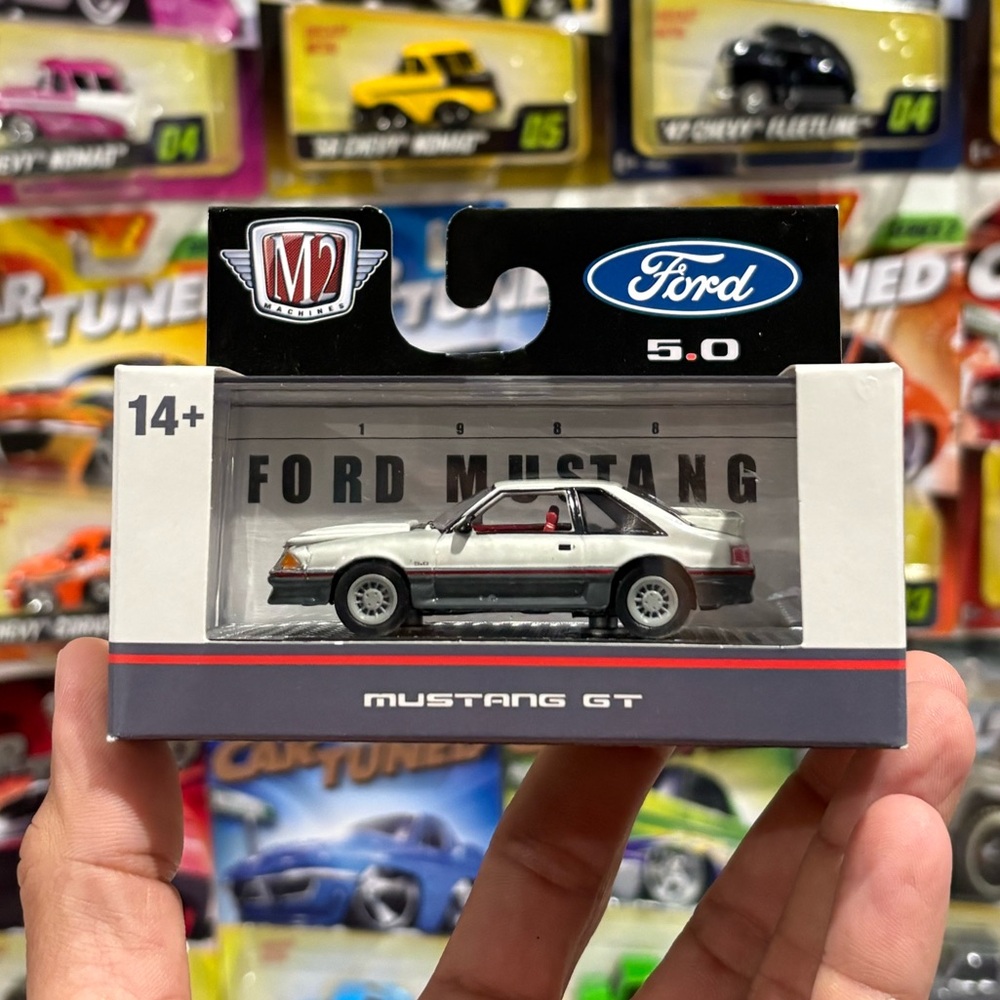 M2 machines 1988 Ford Mustang GT diecast car